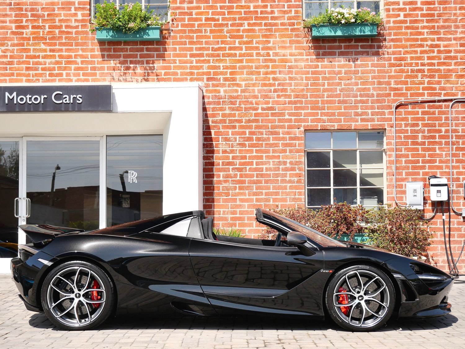 Used 2019 McLaren 720S Performance RWD image 3