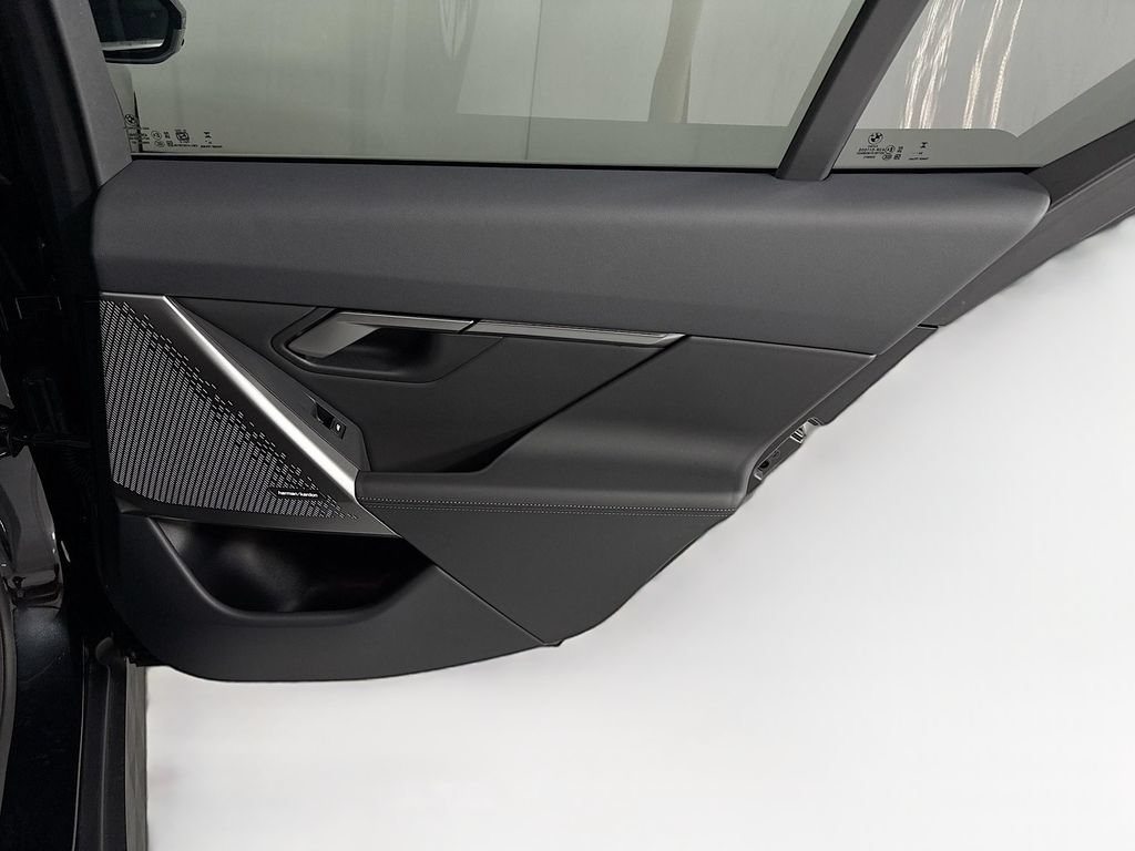 Used 2025 BMW i5 eDrive40i w/ Premium Package RWD image 27