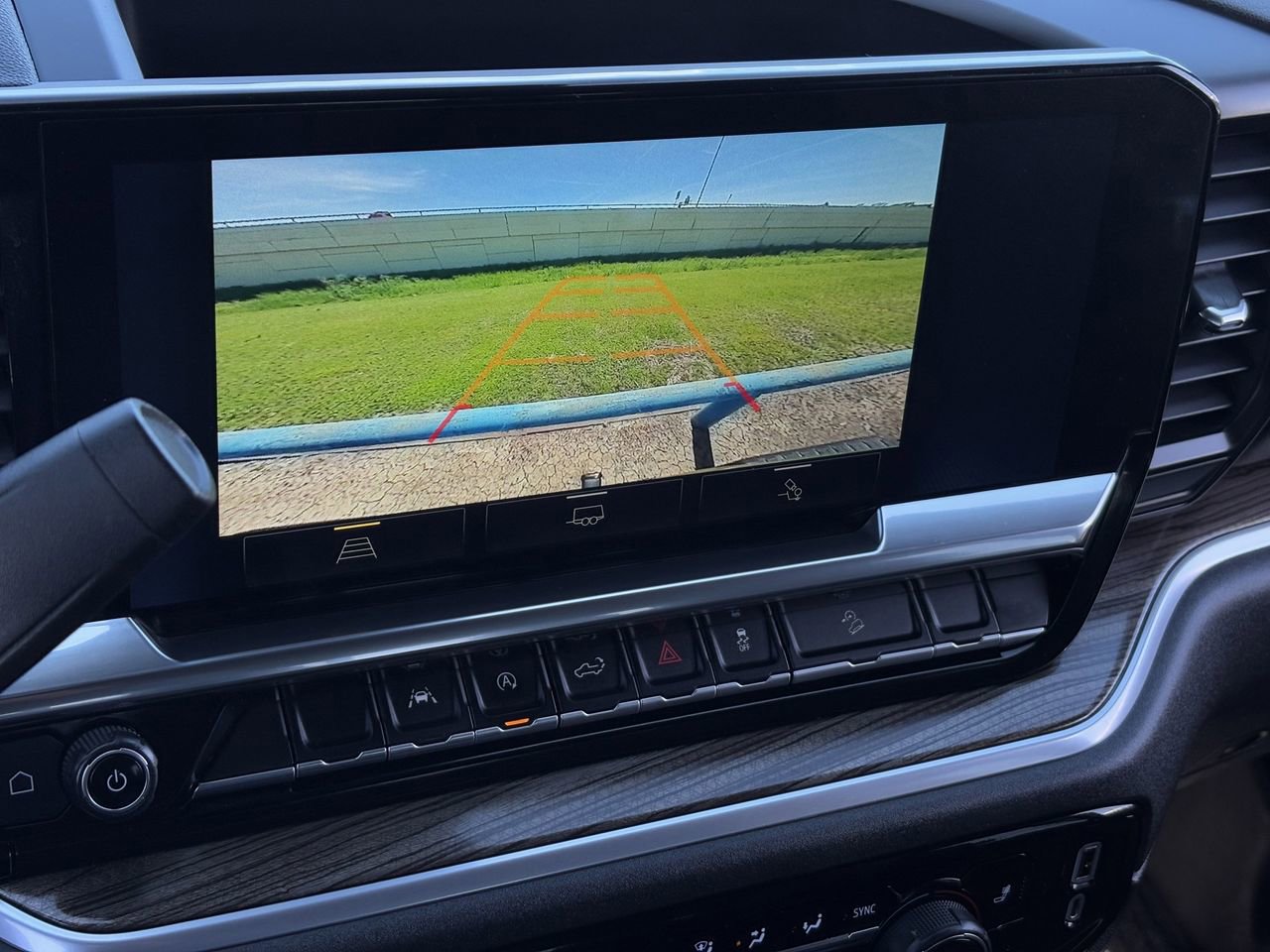 Used 2022 Chevrolet Silverado 1500 LT w/ Z71 Off-Road Package image 22