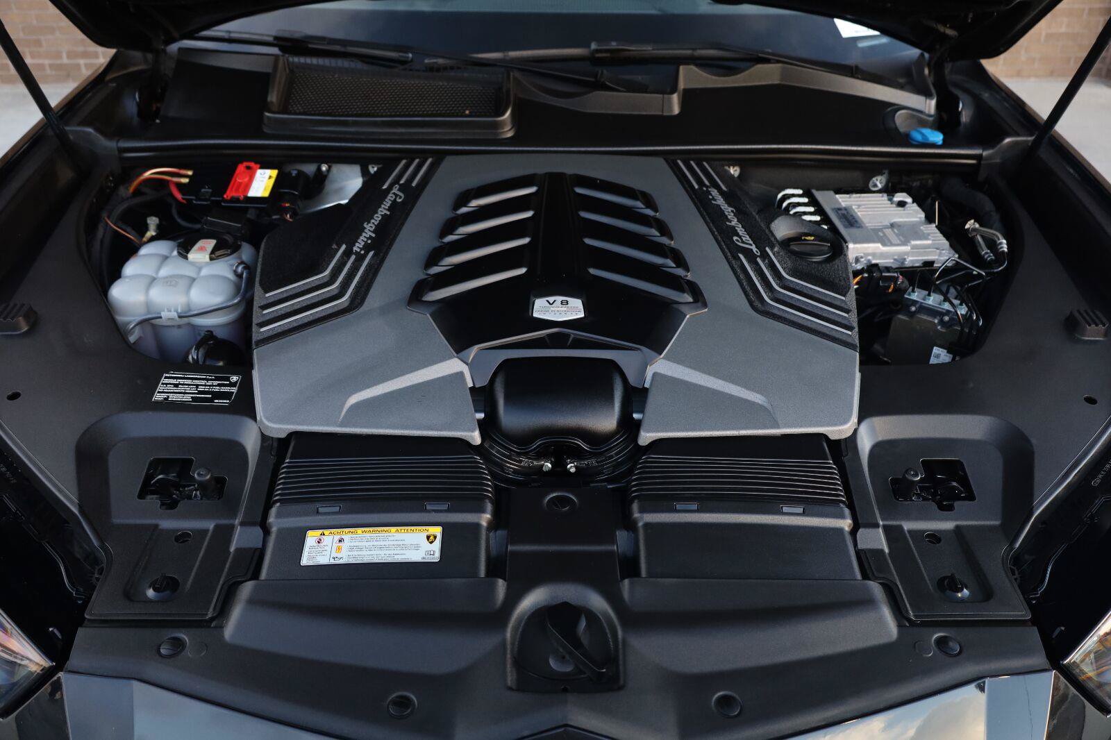 Used 2021 Lamborghini Urus AWD/4WD image 19