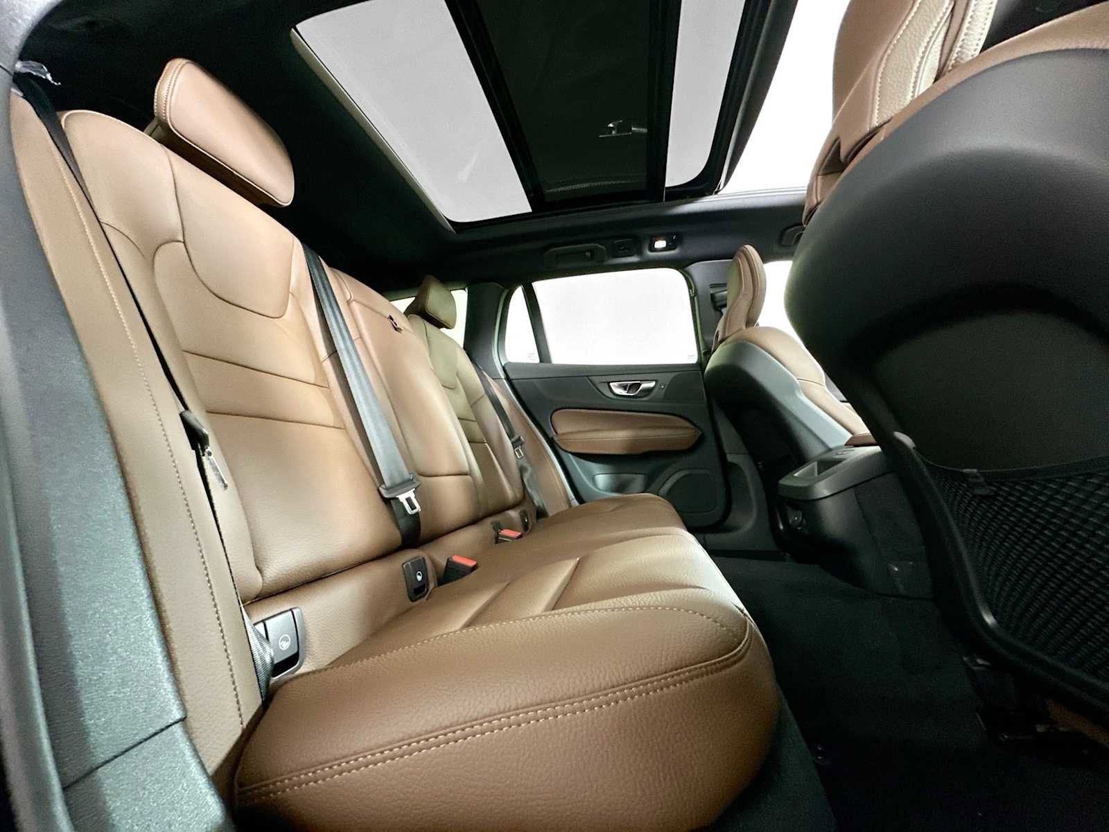 Certified 2025 Volvo V60 B5 Cross Country Plus w/ Protection Package Premier image 24