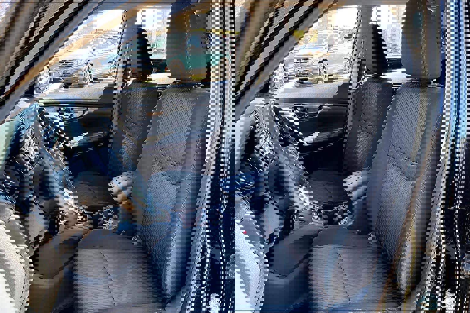 Used 2017 Nissan Rogue SV w/ Midnight Edition Package image 8