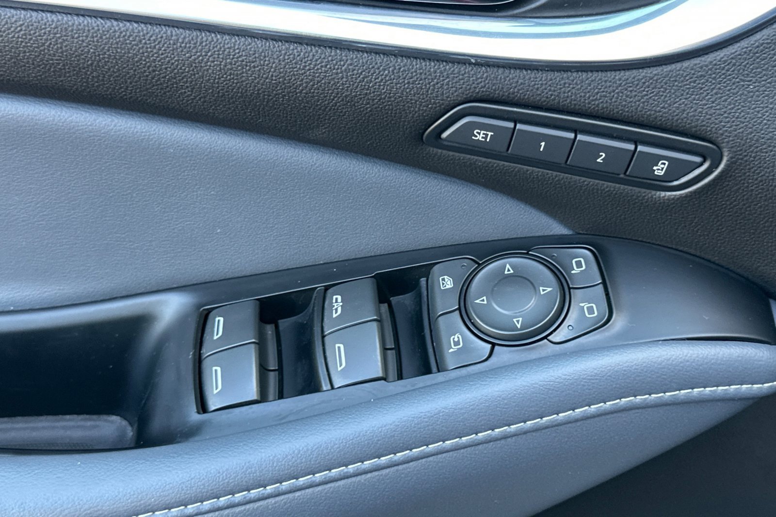 Used 2024 Buick Enclave Premium image 12