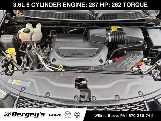 Used 2024 Chrysler Pacifica Touring-L FWD image 30