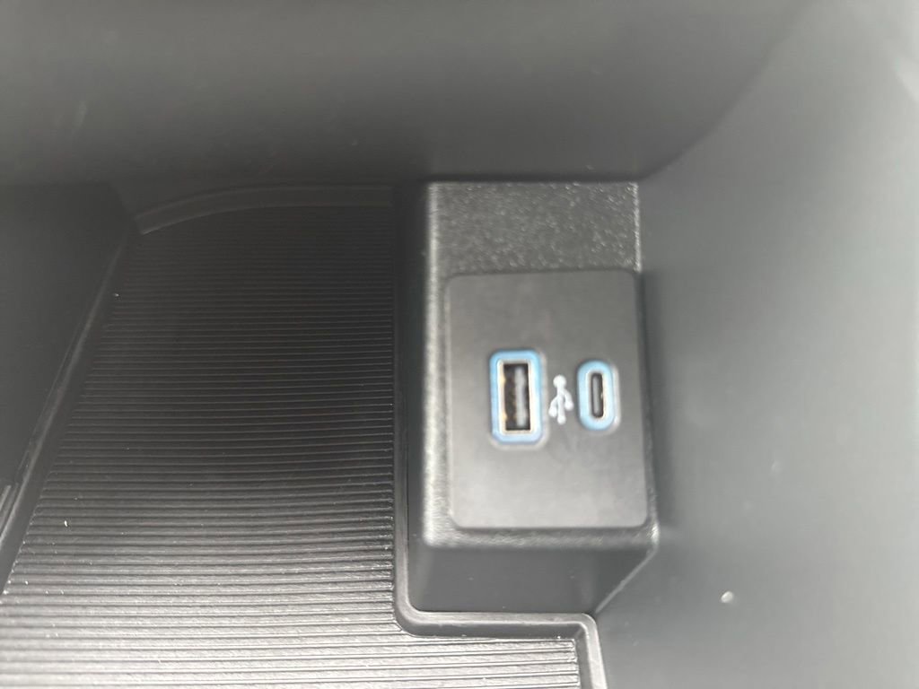 Used 2024 Ford Edge SEL image 8