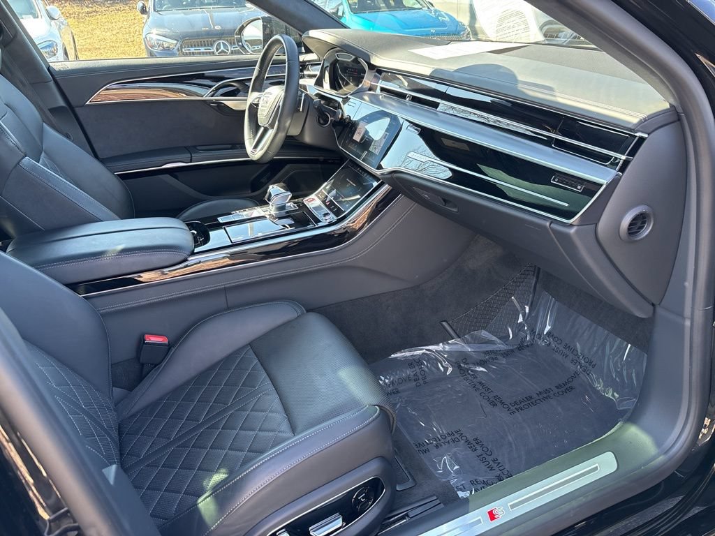 Used 2022 Audi S8 w/ S8 Comfort Plus Package AWD/4WD image 11