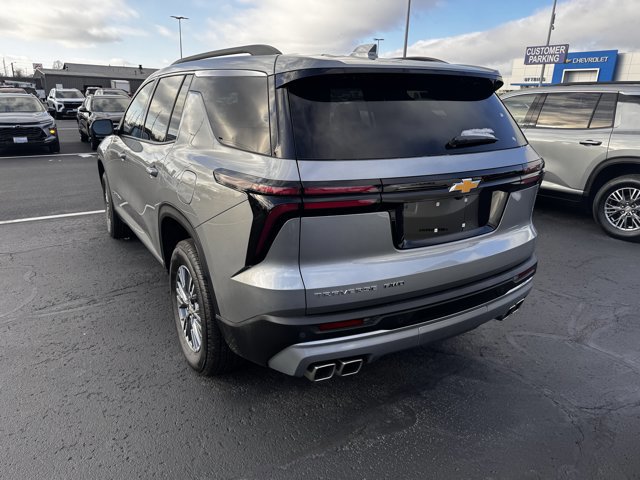 Used 2025 Chevrolet Traverse LT image 3