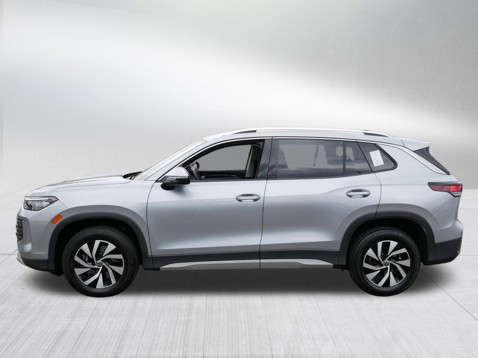 Certified 2025 Volkswagen Tiguan S AWD/4WD image 4