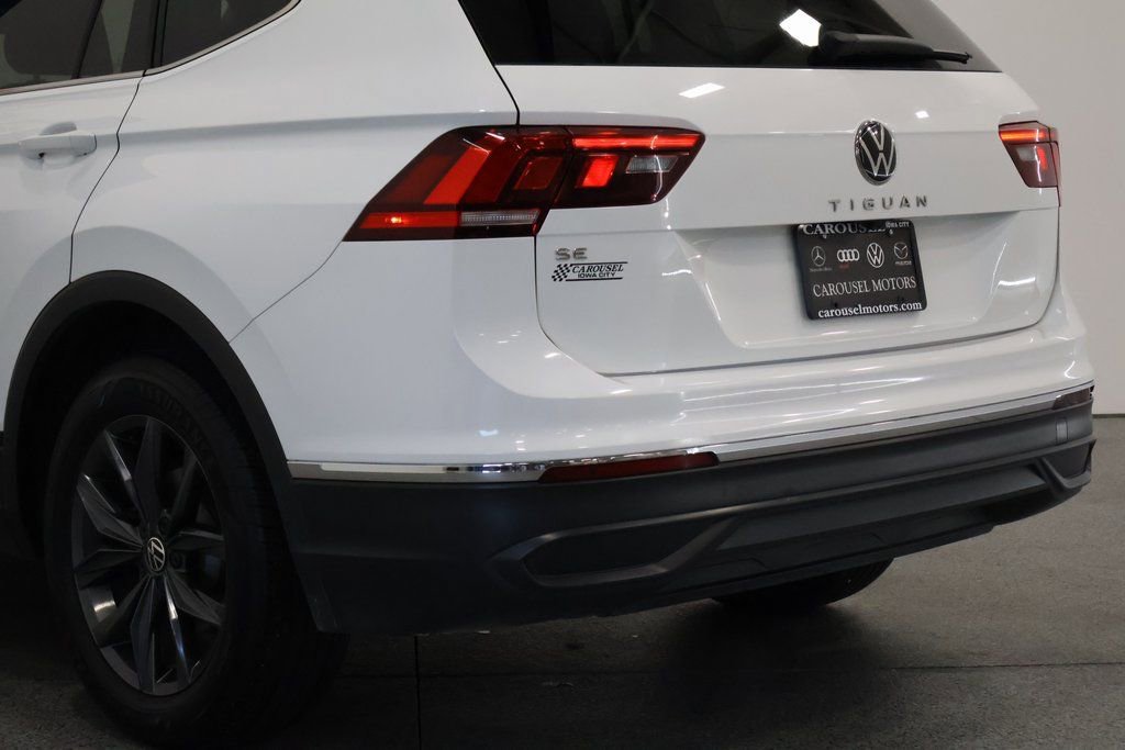 Used 2022 Volkswagen Tiguan SE w/ Panoramic Sunroof Package image 10