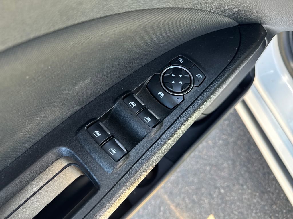 Used 2020 Ford Fusion SE FWD image 11