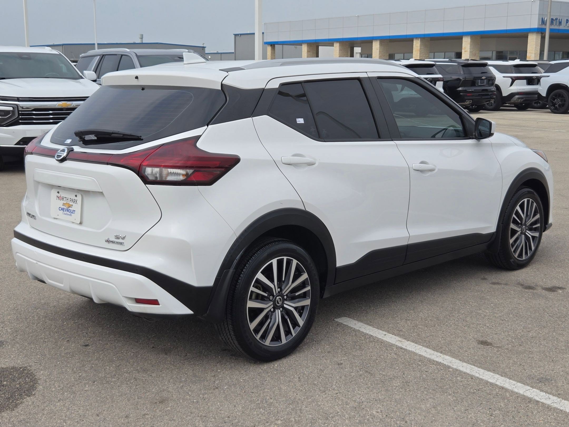 Used 2021 Nissan Kicks SV FWD image 3
