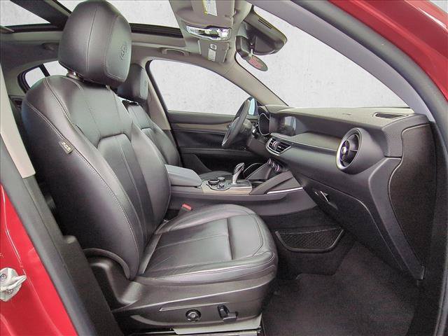 Used 2018 Alfa Romeo Stelvio Ti AWD/4WD image 25