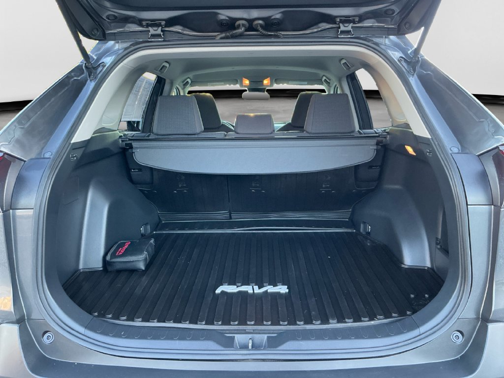 Used 2019 Toyota RAV4 LE w/ All Weather Liner Package AWD/4WD image 17
