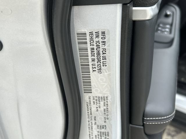 New 2024 Jeep Grand Cherokee Limited w/ Trailer Tow Package AWD/4WD image 23