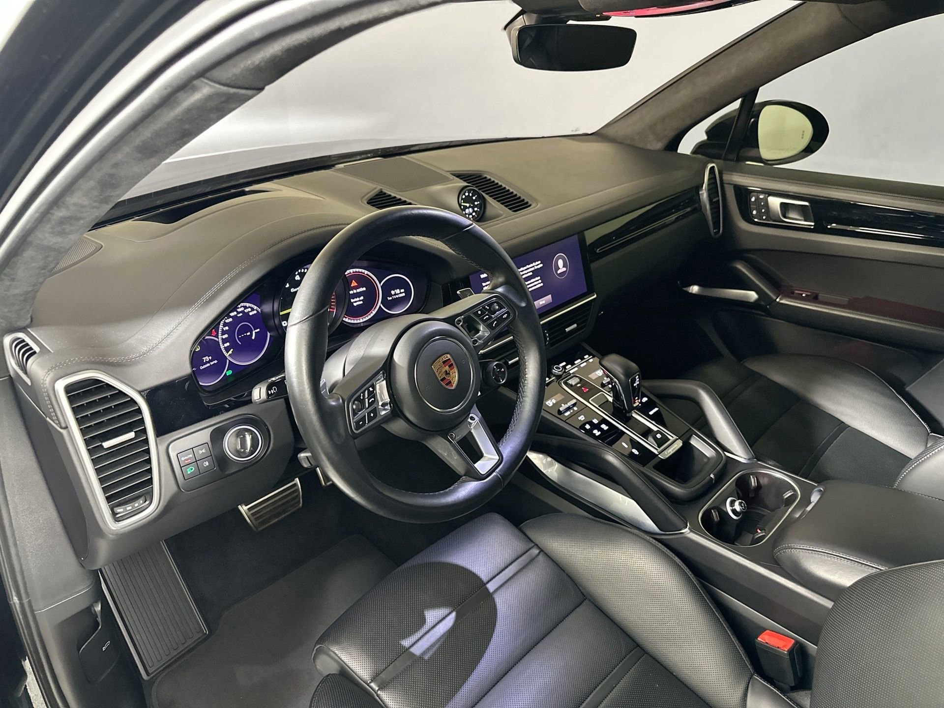 Certified 2023 Porsche Cayenne Turbo S image 4