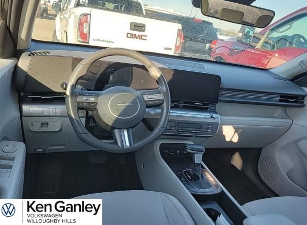 Used 2025 Hyundai Kona SEL image 3