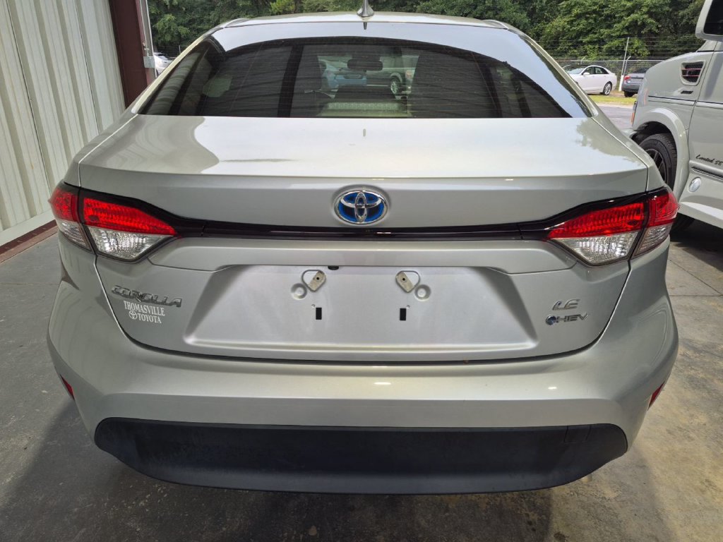 Used 2025 Toyota Corolla LE FWD image 4