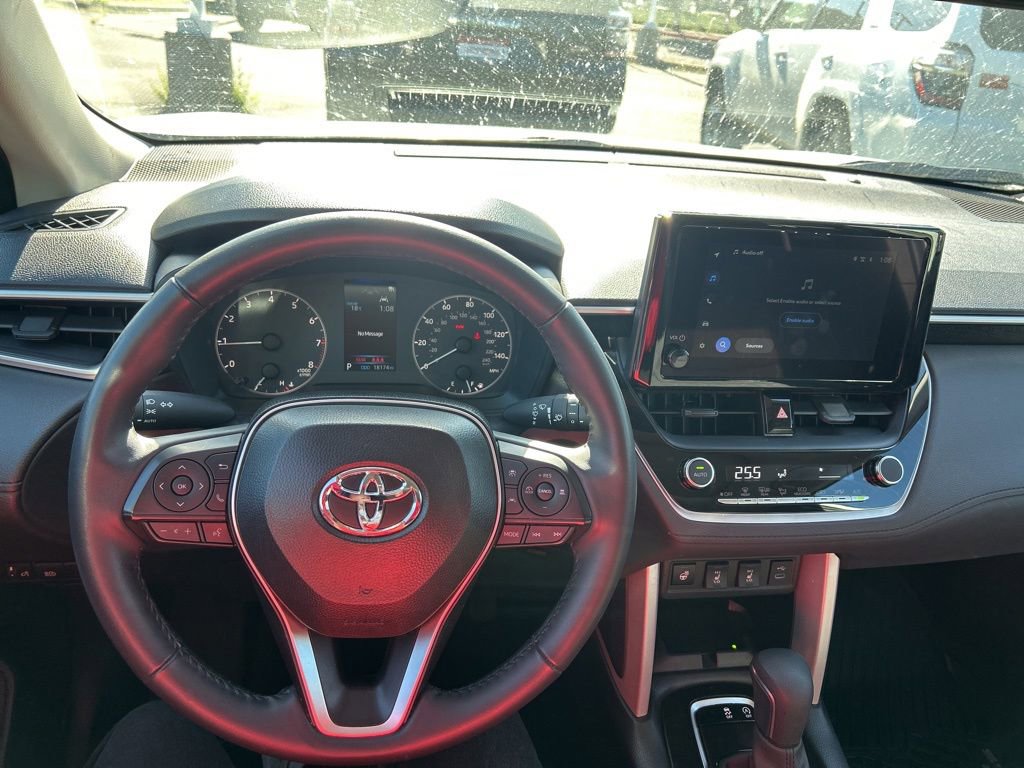 Used 2025 Toyota Corolla Cross LE AWD/4WD image 30