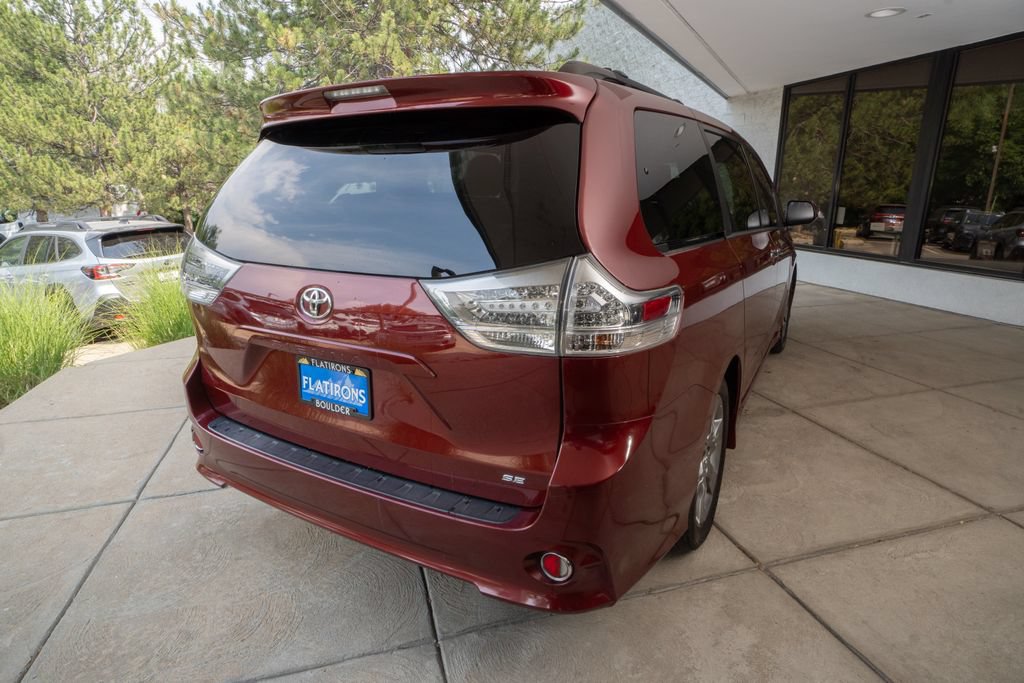 Used 2014 Toyota Sienna SE FWD image 6