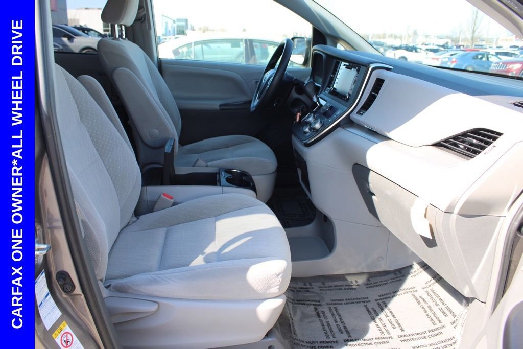 Used 2018 Toyota Sienna LE image 19