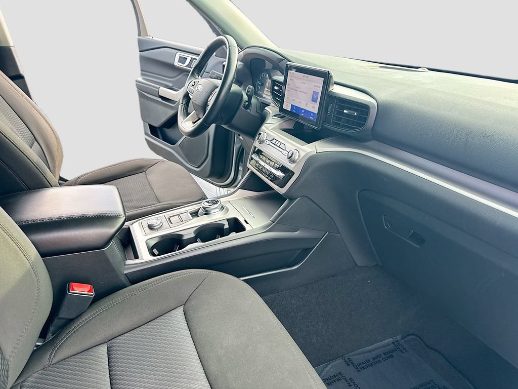 Used 2023 Ford Explorer XLT AWD/4WD image 38