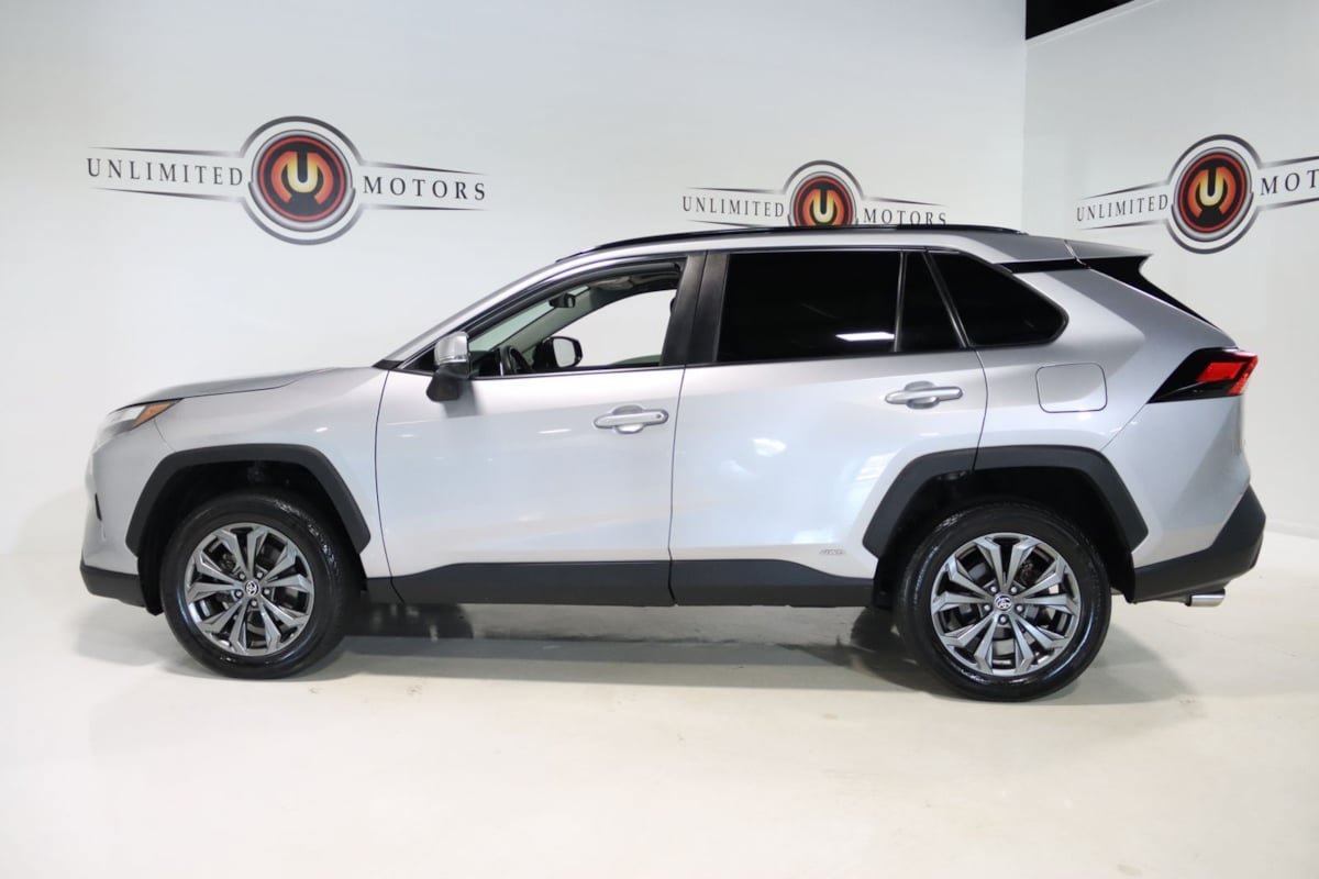Used 2022 Toyota RAV4 XLE Premium AWD/4WD image 27