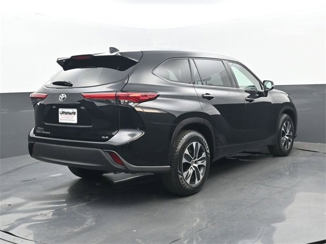 Used 2021 Toyota Highlander XLE image 24