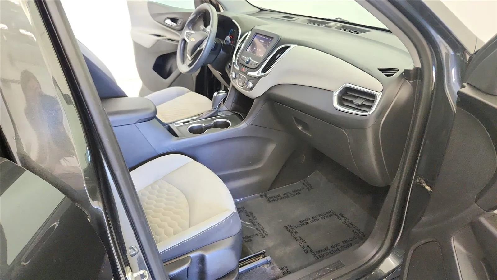 Used 2020 Chevrolet Equinox LS FWD image 34