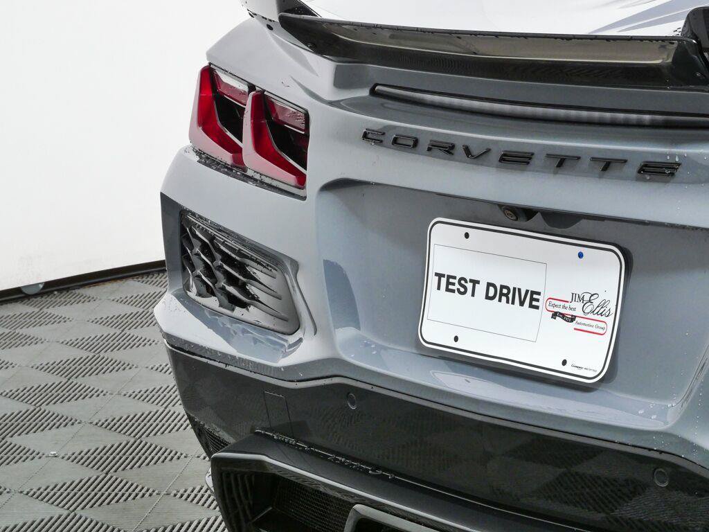 Used 2024 Chevrolet Corvette Z06 RWD image 37