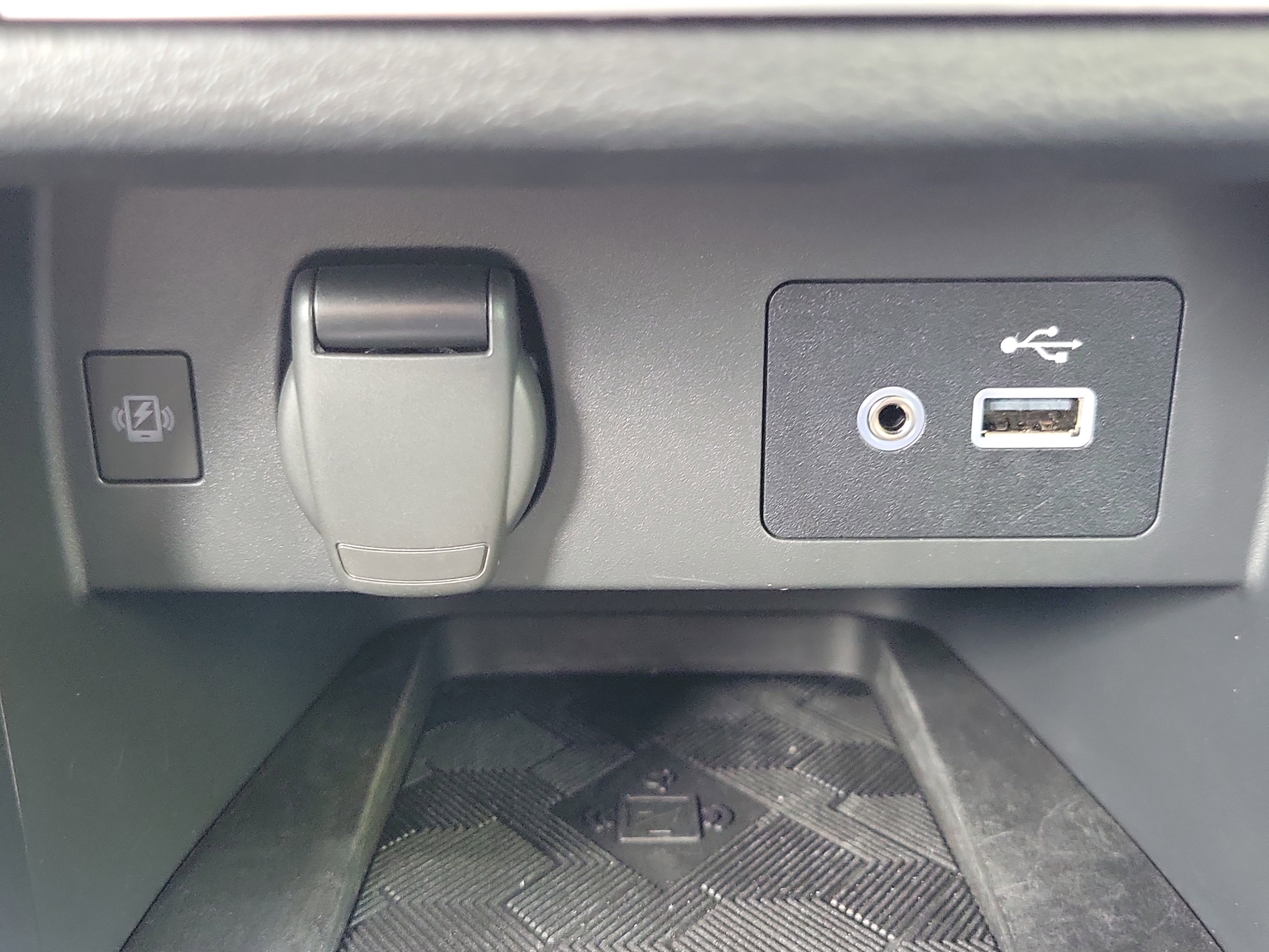 Certified 2024 Nissan Versa SV w/ Trunk Package FWD image 29