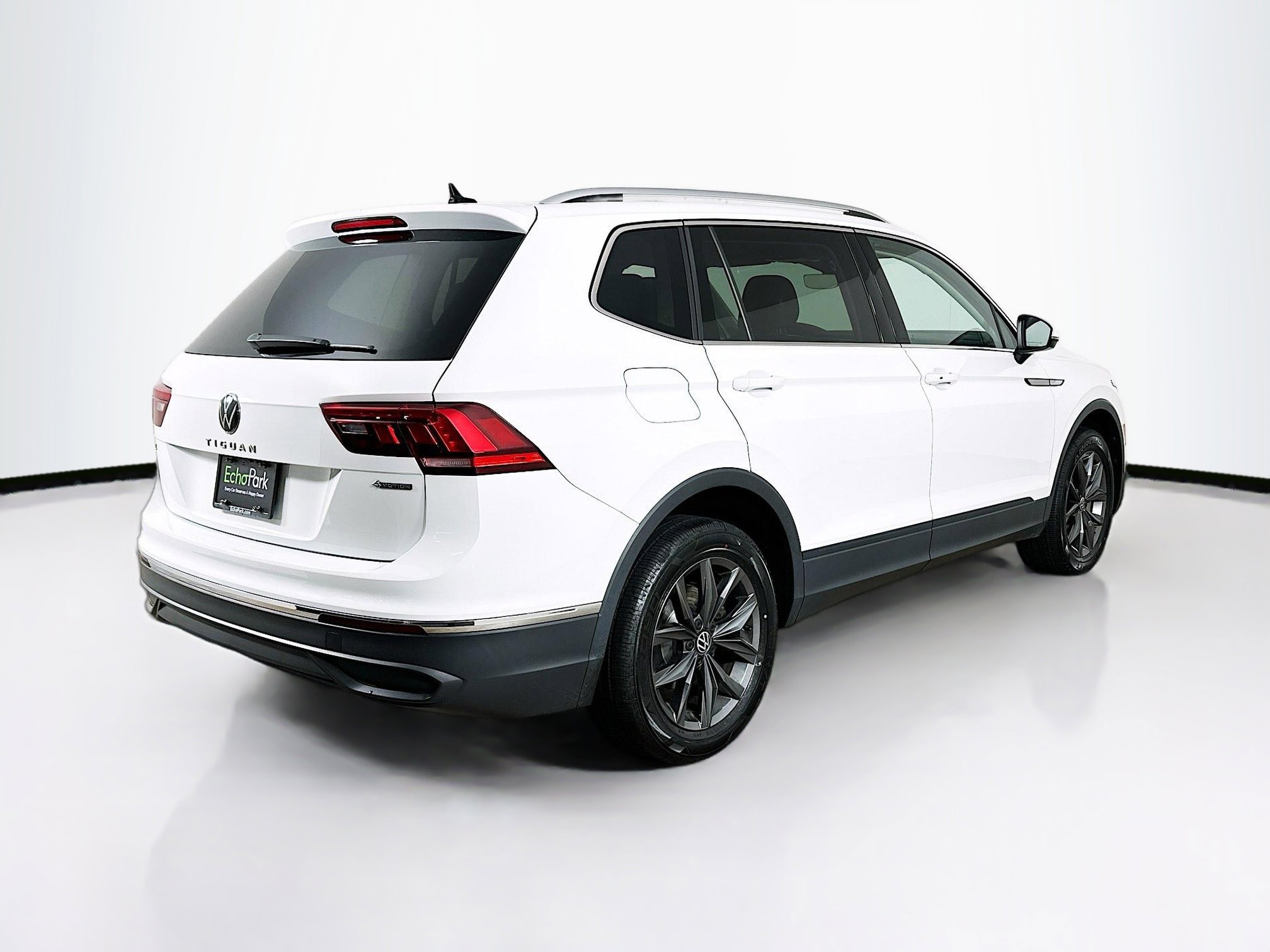 Used 2022 Volkswagen Tiguan SE image 9