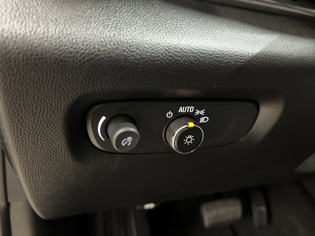 Used 2023 Chevrolet Traverse LT w/ LT Premium Package image 18