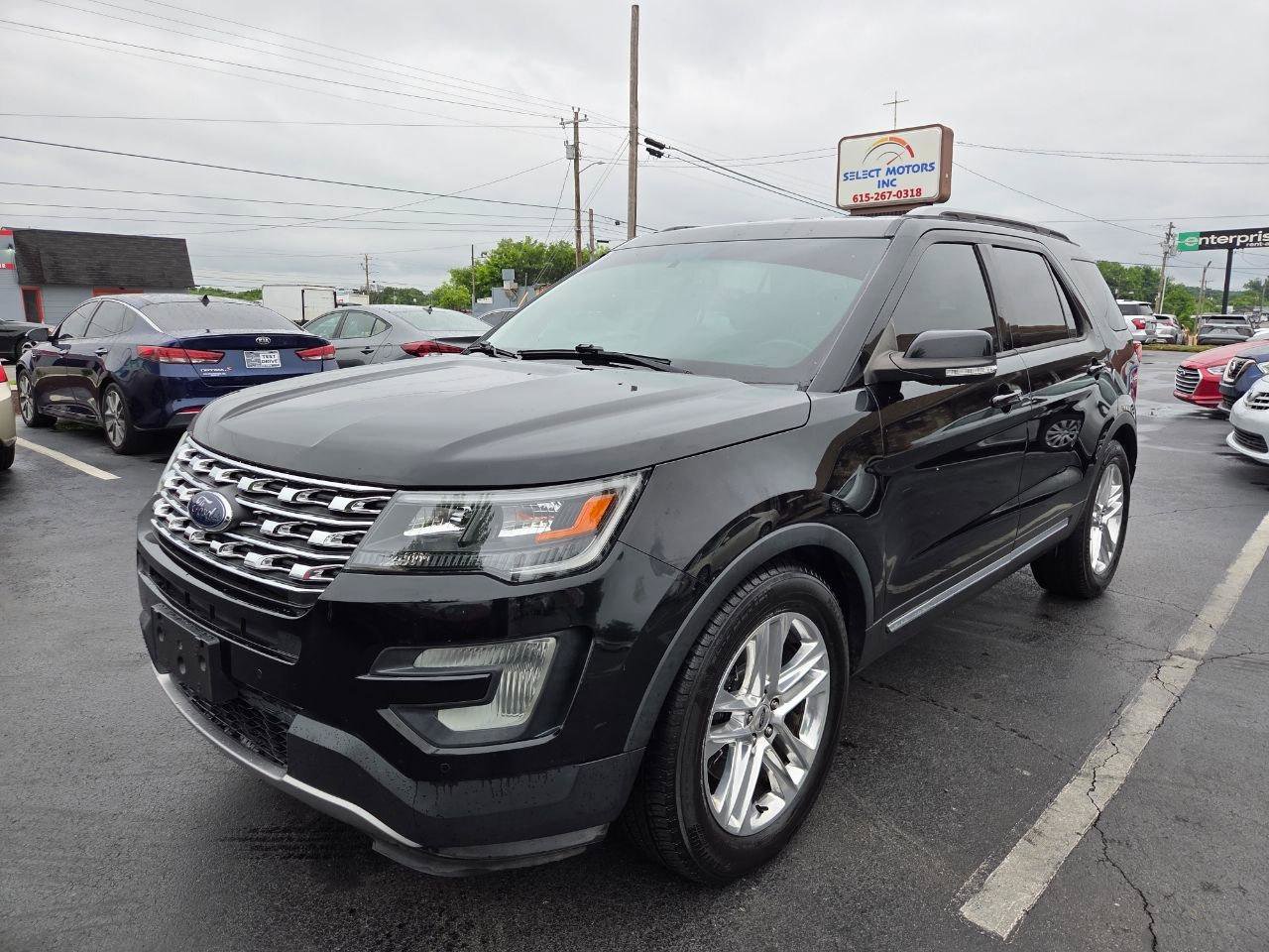 Used 2017 Ford Explorer XLT w/ Equipment Group 202A FWD image 2