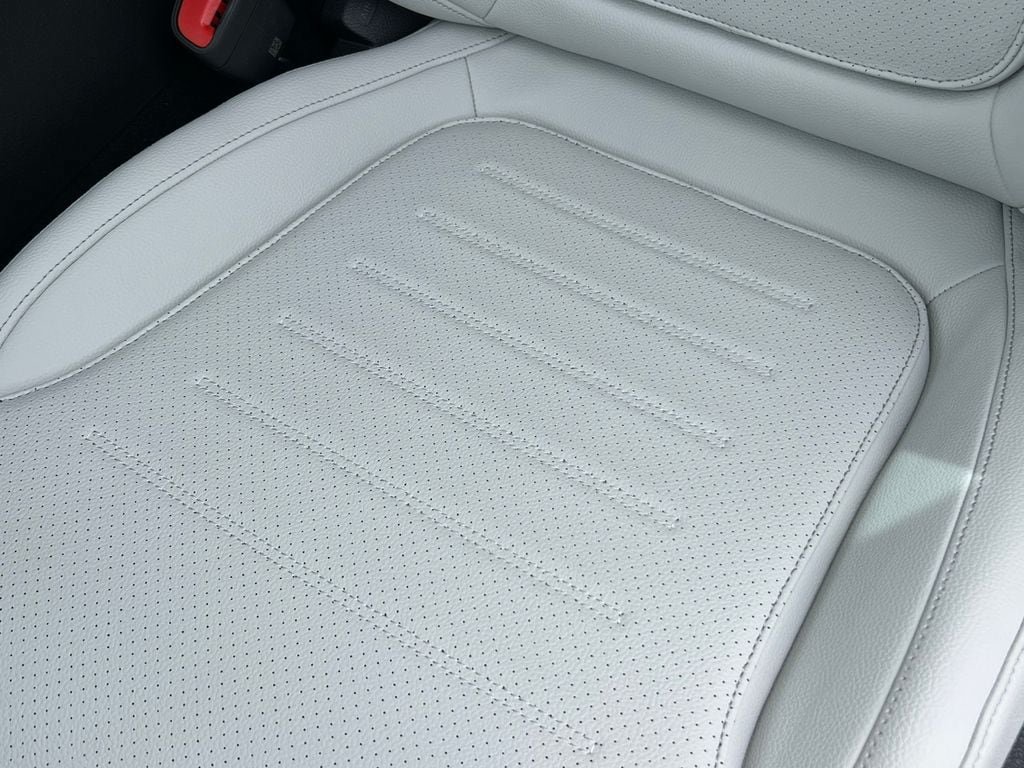 New 2026 Mercedes-Benz C 300 4MATIC Sedan image 11