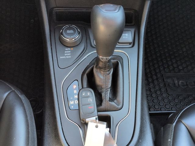 Used 2019 Jeep Cherokee Latitude Plus w/ Cold Weather Group image 17