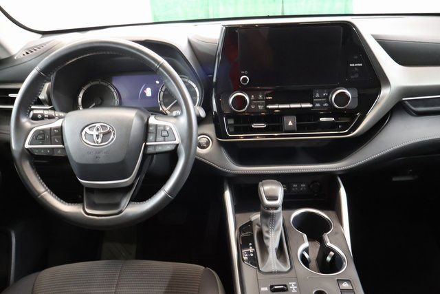 Used 2024 Toyota Highlander LE image 15
