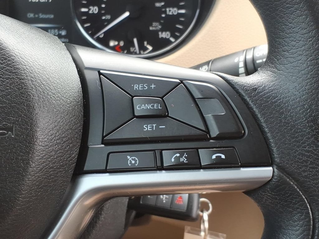 Used 2017 Nissan Rogue S AWD/4WD image 21