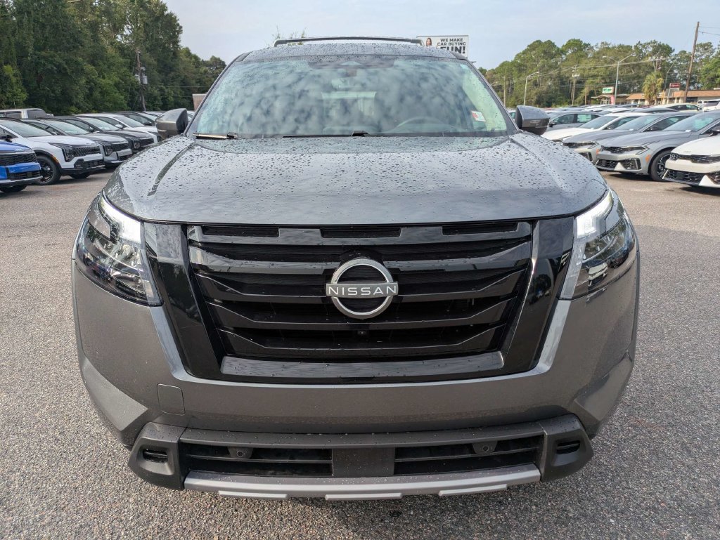 Used 2025 Nissan Pathfinder Platinum w/ Black Appearance Package FWD image 9