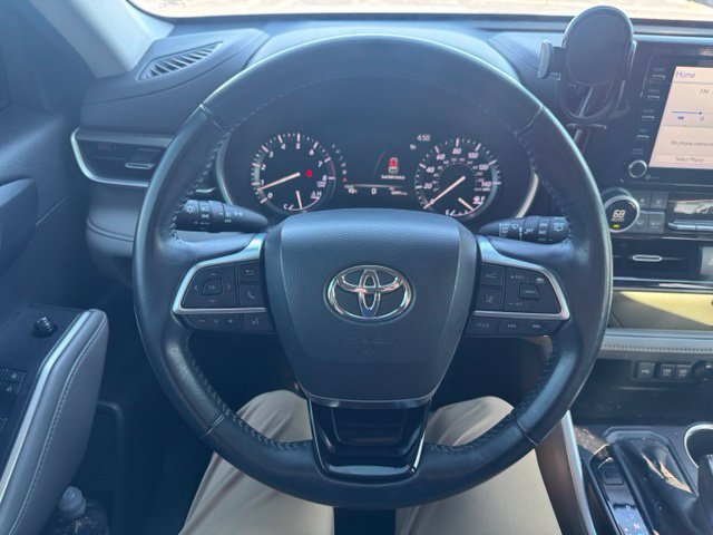 Used 2020 Toyota Highlander XLE AWD/4WD image 21