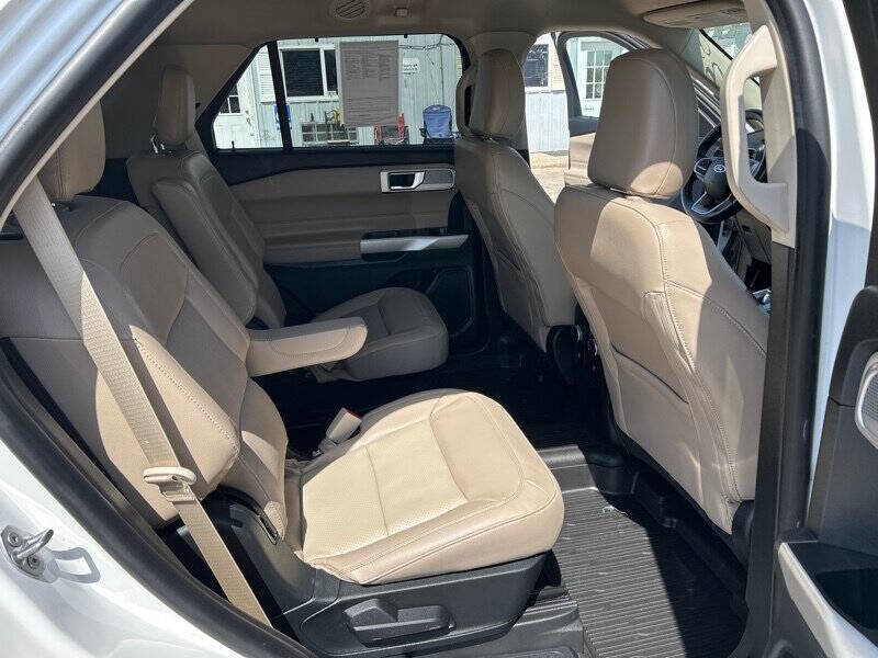 Used 2021 Ford Explorer Limited w/ Equipment Group 301A image 17