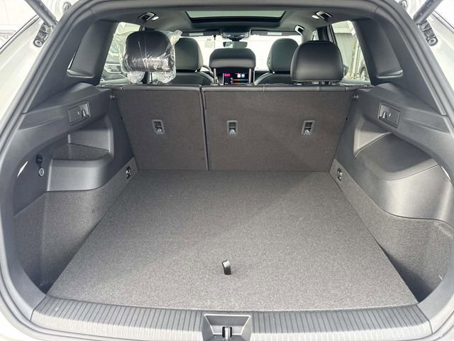 New 2026 Volkswagen Tiguan SE R-Line FWD image 5