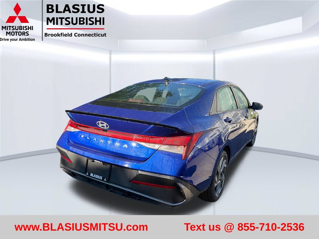 Used 2025 Hyundai Elantra Sport FWD image 7