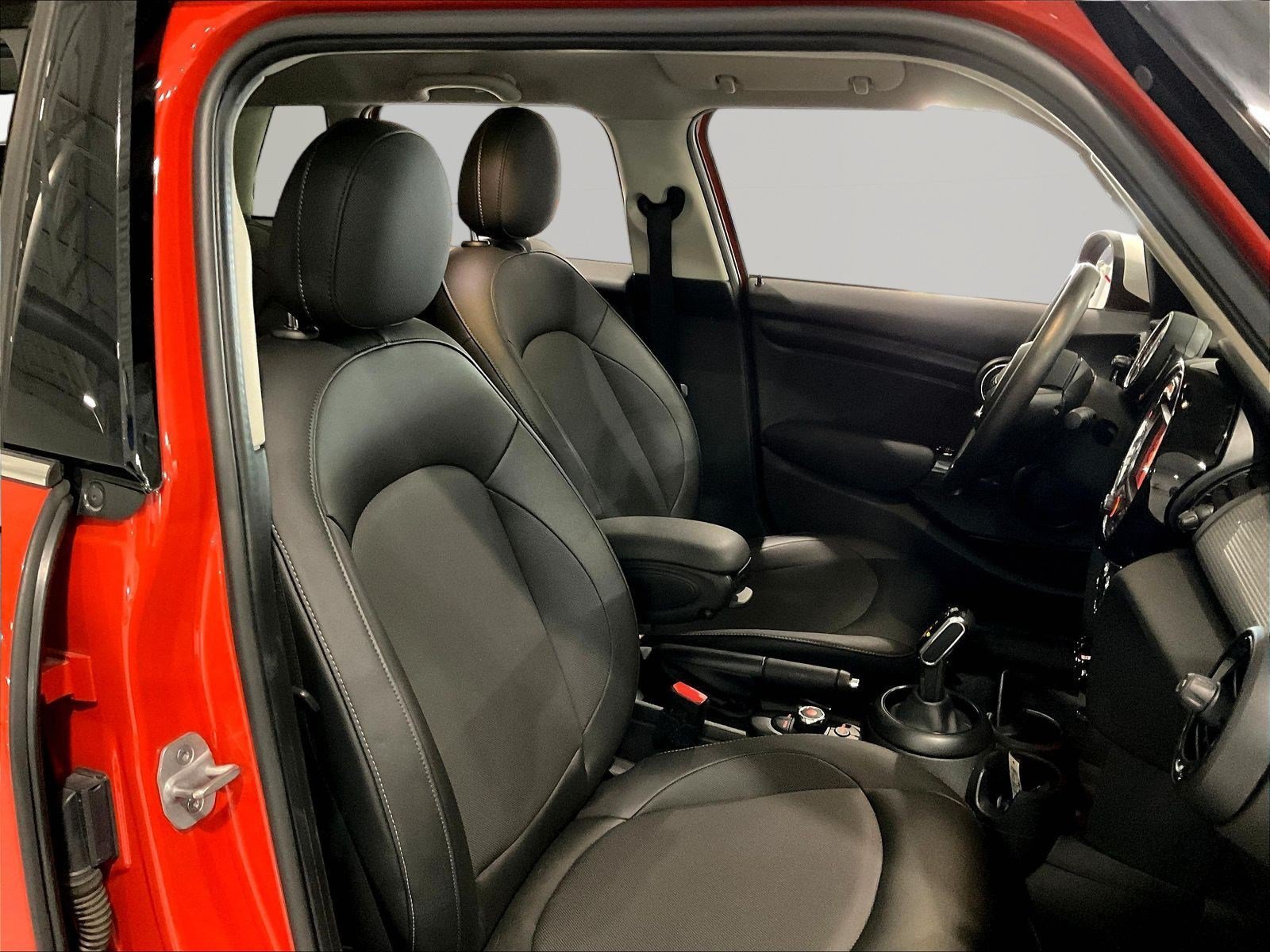 Used 2021 MINI Cooper 4-Door Hardtop FWD image 28