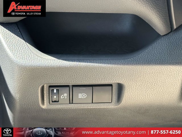 Used 2021 Toyota RAV4 LE AWD/4WD image 24