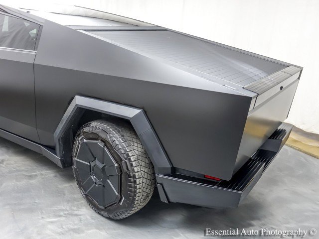 Used 2024 Tesla Cybertruck AWD Crew Cab image 9