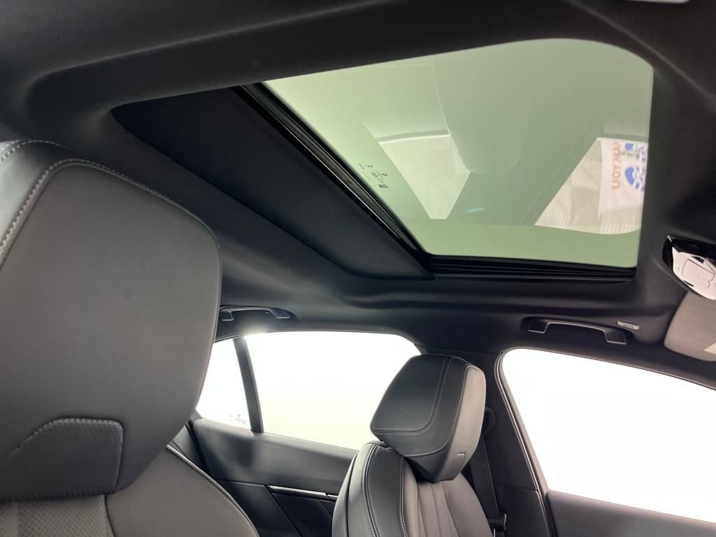 Used 2024 BMW 530i xDrive image 33