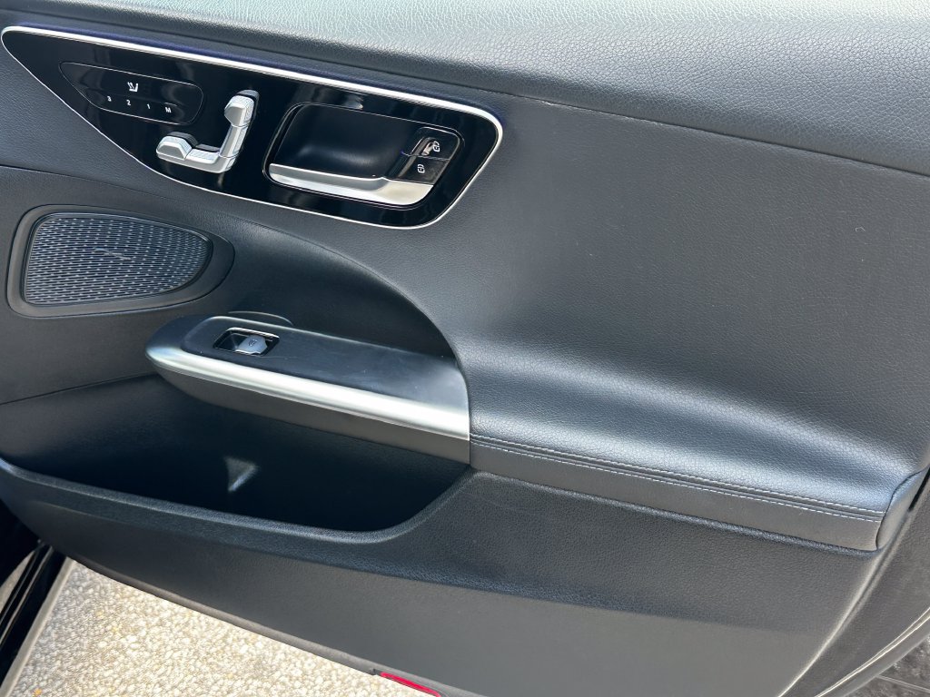 Certified 2025 Mercedes-Benz C 300 4MATIC Sedan image 17