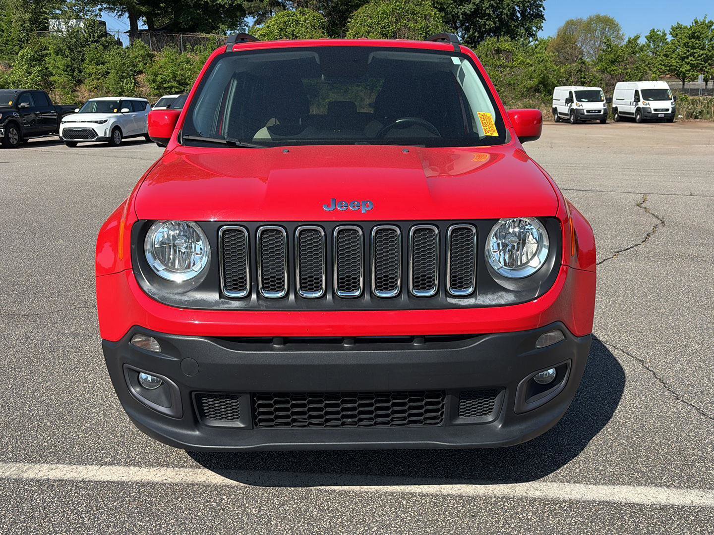 Used 2017 Jeep Renegade Latitude FWD image 2