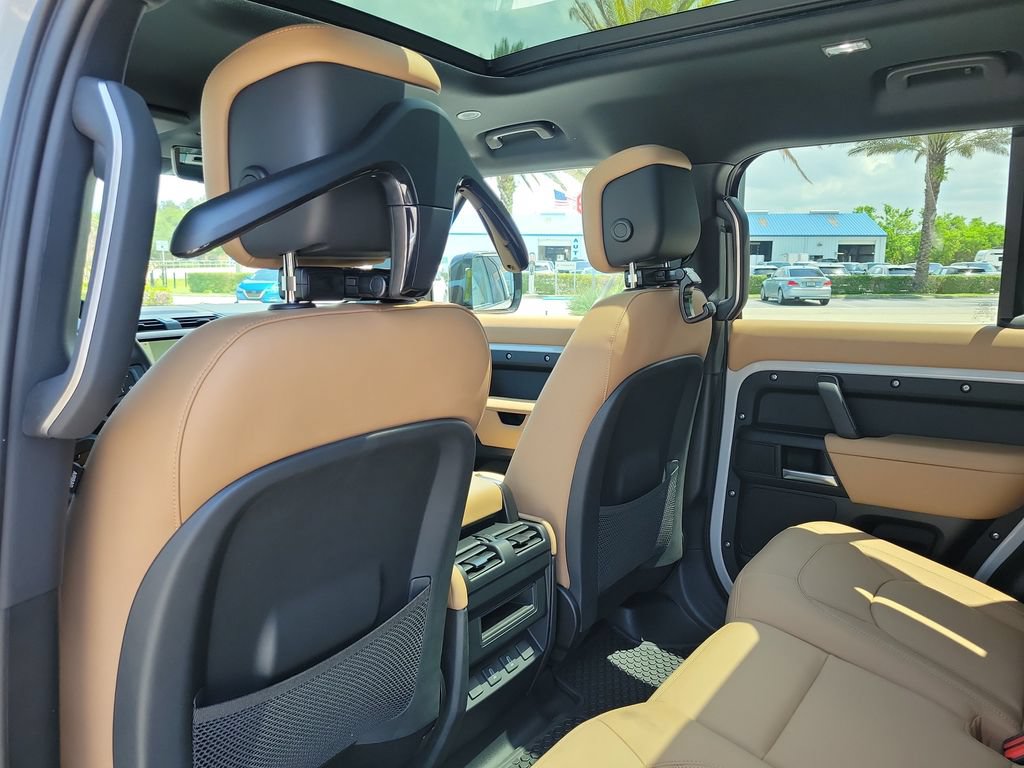 New 2026 Land Rover Defender 110 X-Dynamic SE AWD/4WD image 16