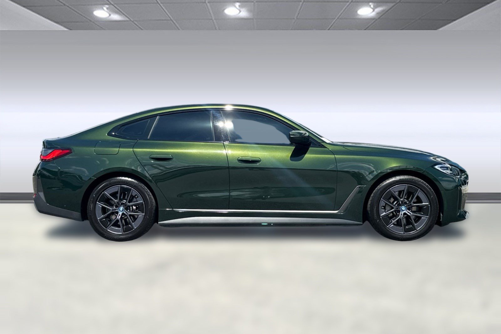 Used 2023 BMW i4 eDrive35 w/ Premium Package RWD image 8